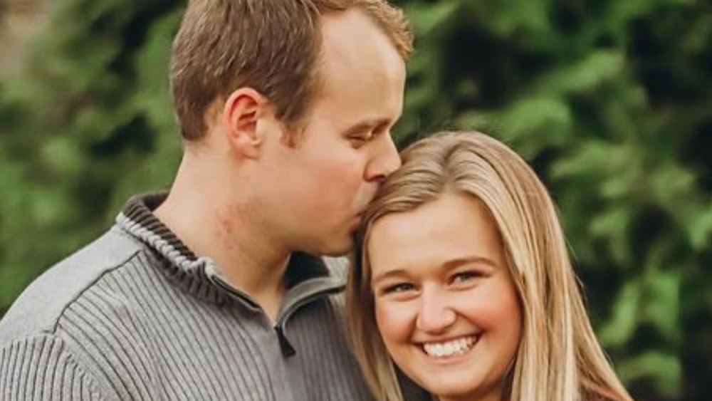 Joseph Duggar kiss Kendra Duggar