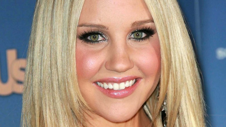 Amanda Bynes smiling 