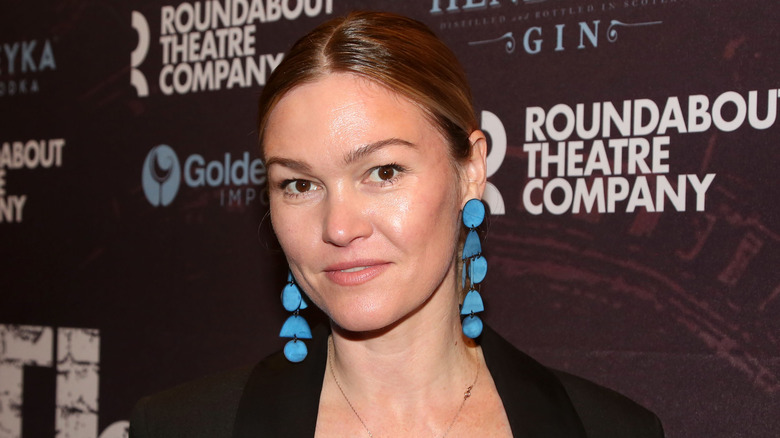 Julia Stiles posing