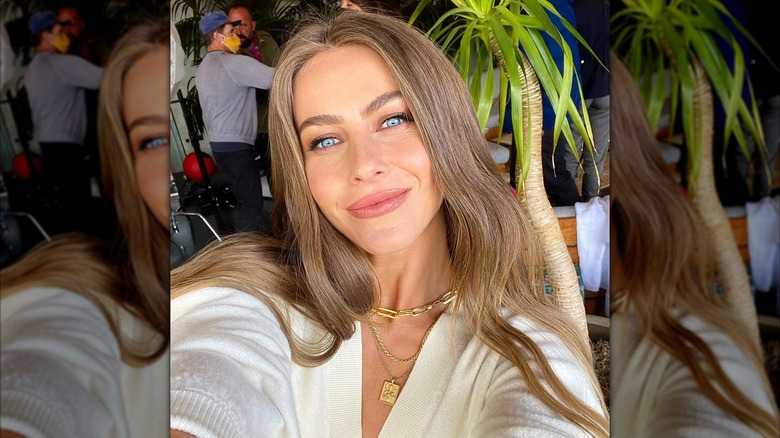 Julianne Hough showing off her long, dirty blond hair in a selfie