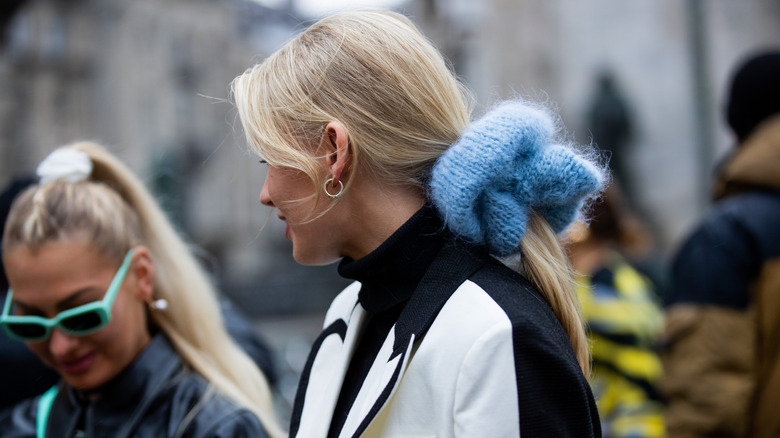 woman wearing jumbo scrunchie in ponytail