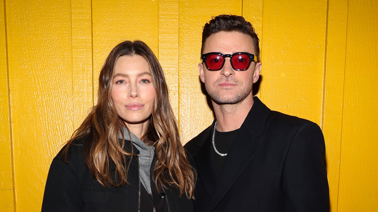 Jessica Biel and Justin Timberlake posing