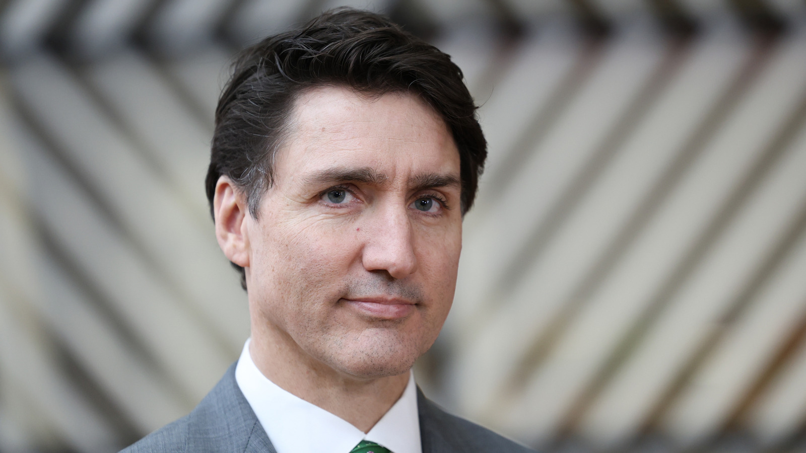 <a href="https://www.thelist.com/1830784/justin-trudeau-fake-hair-trump-combover/" target="_blank">Justin Trudeau’s Toupee-Inspired ‘Do Might Just Be Worse Than Trump’s Combover</a>