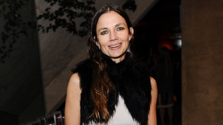 Justine Bateman smiling at the Art Los Angeles Contemporary and Paddle 8 Party in 2014