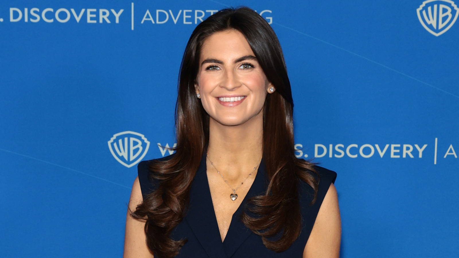 <a href="https://www.thelist.com/2198460/kaitlan-collins-with-short-hair-looks-so-different/" target="_blank">Kaitlan Collins Looks Different With Short Hair In Throwback Photos</a>