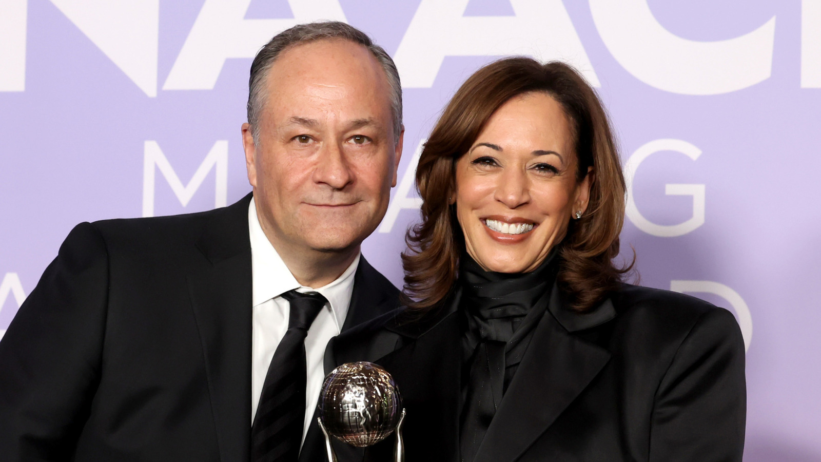 卡马拉·哈里斯(Kamala Harris)和道格·埃莫夫(Doug Emhoff)的婚姻比以往任何时候都更加担心(&特朗普参与其中) 卡马拉·哈里斯(Kamala Harris)和道格·埃莫夫(Doug Emhoff)的婚姻比以往任何时候都更加担心(&特朗普参与其中)