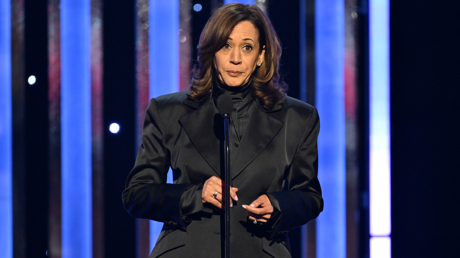 <a href="https://www.thelist.com/1813110/will-kamala-harris-run-for-governor-of-california-primary-polls/" target="_blank">Kamala Harris’ Rumored Run For California Governor Might Be Over Before It Even Begins</a>