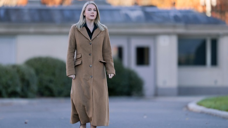 Karoline Leavitt approaches reporters outside the White House in Washington, DC (2025)