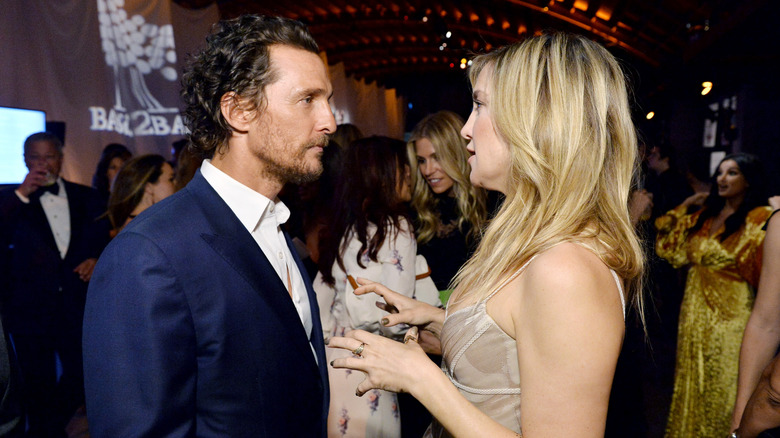 Matthew McConaughey and Kate Hudson talking