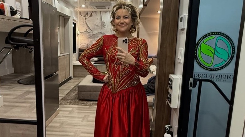 Kate Hudson posing for a selfie on the set of "Song Sung Blue"