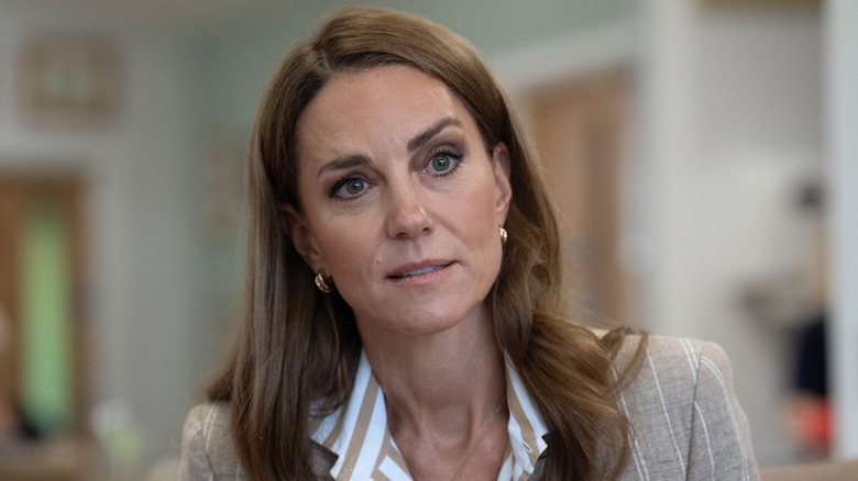 Kate Middleton looks serious while visiting hospital