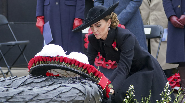 Kate Middleton laying Armistice Day wreath