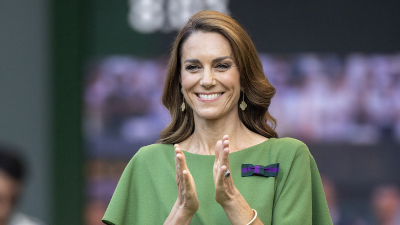Kate Middleton clapping