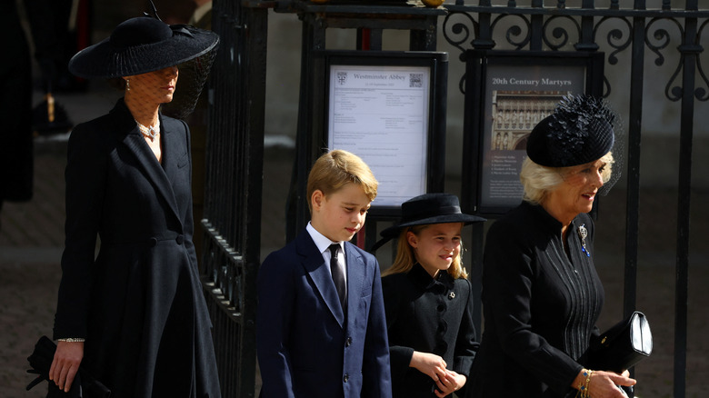 Kate Middleton walking with kids