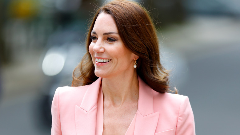 Kate Middleton in pink pantsuit 