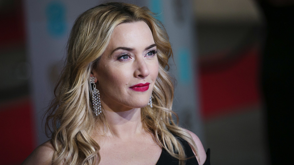 Kate Winslet poses on the red carpet