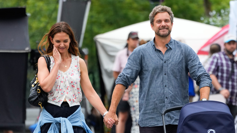 Katie Holmes and Joshua Jackson holding hands on the set if "Happy Hours"