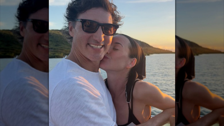 Katy Perry and Justin Trudeau doing a selfie