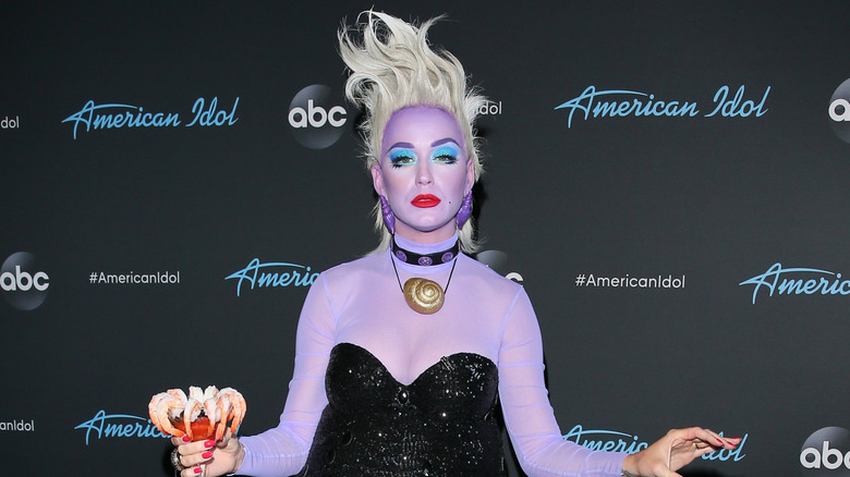 Katy Perry dressed as Medusa on a red carpet for American Idol
