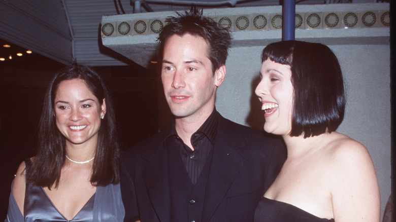 Keanu Reeves arriving at event with Kim Reeves (L) and Jennifer Syme (R) in 2007