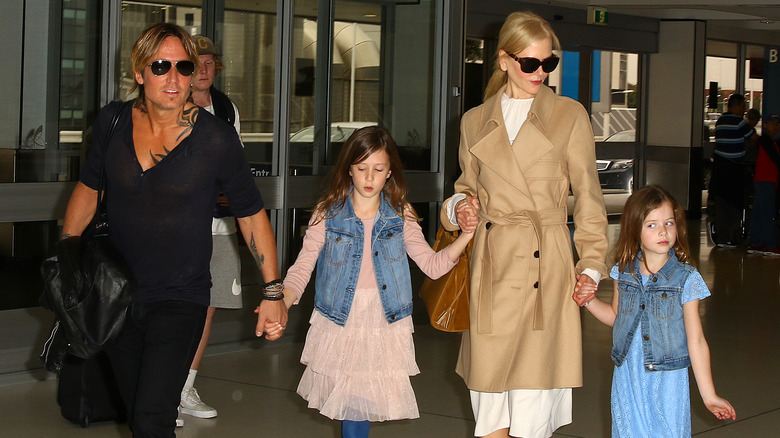 Keith Urban, Nicole Kidman and daughers 