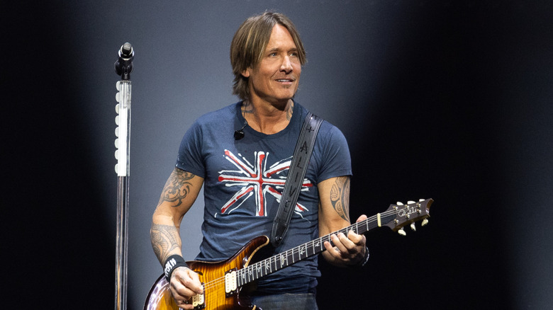 Keith Urban playing guitar