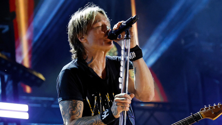 Keith Urban singing