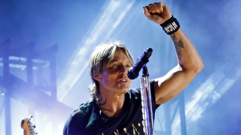 Keith Urban performing