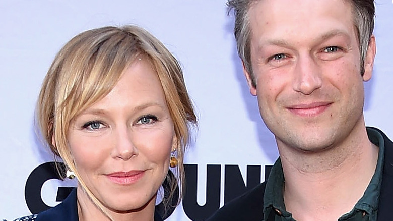 Onscreen love interests Kelli Giddish and Peter Scanavino