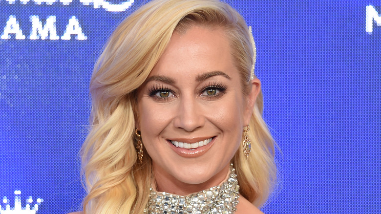 Kellie Pickler smiling