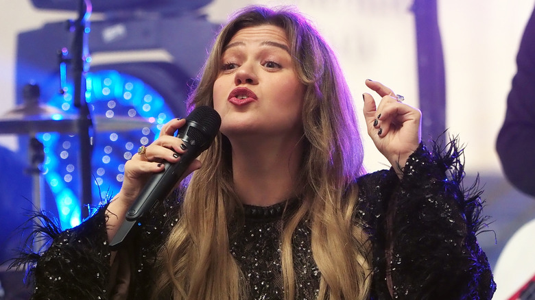 Kelly Clarkson singing into a microphone