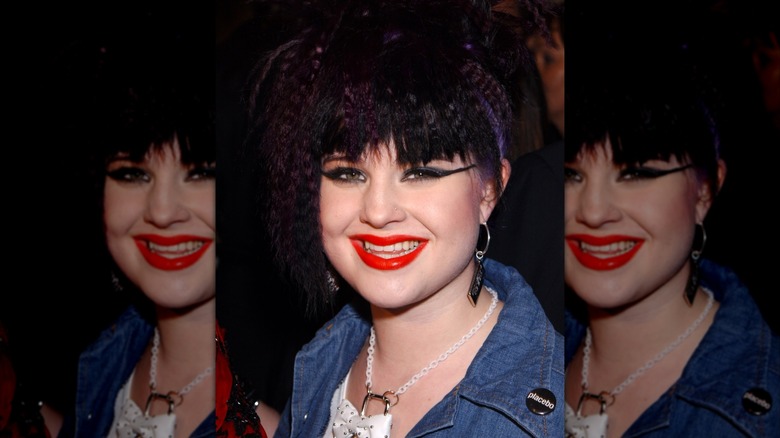 Kelly Osbourne with long uneven eyeliner