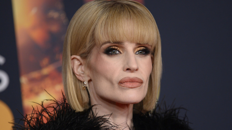 Kelly Osbourne posing with blonde bob