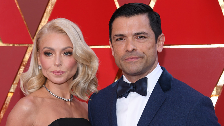 Kelly Ripa and Mark Consuelos posing together