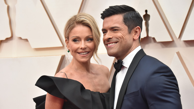 Kelly Ripa and Mark Consuelos posing on the red carpet together