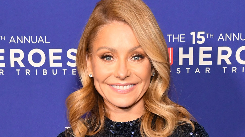 Kelly Ripa glitters on the red carpet