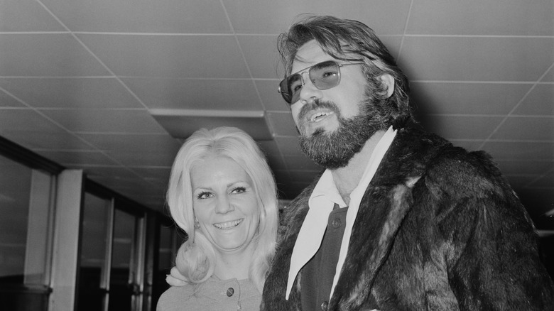 Black and white photo of Margo Anderson and Kenny Rogers smiling in 1970.