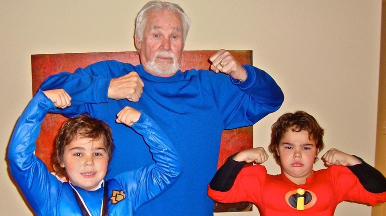 Kenny Rogers and his sons Justin Rogers and Jordan Rogers flexing their biceps