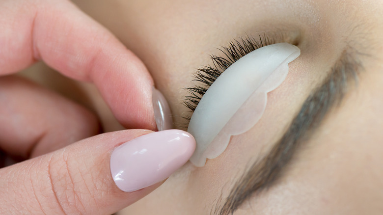 eyelash lift