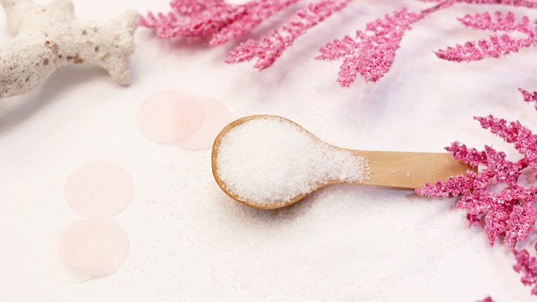 Epsom salt in spoon