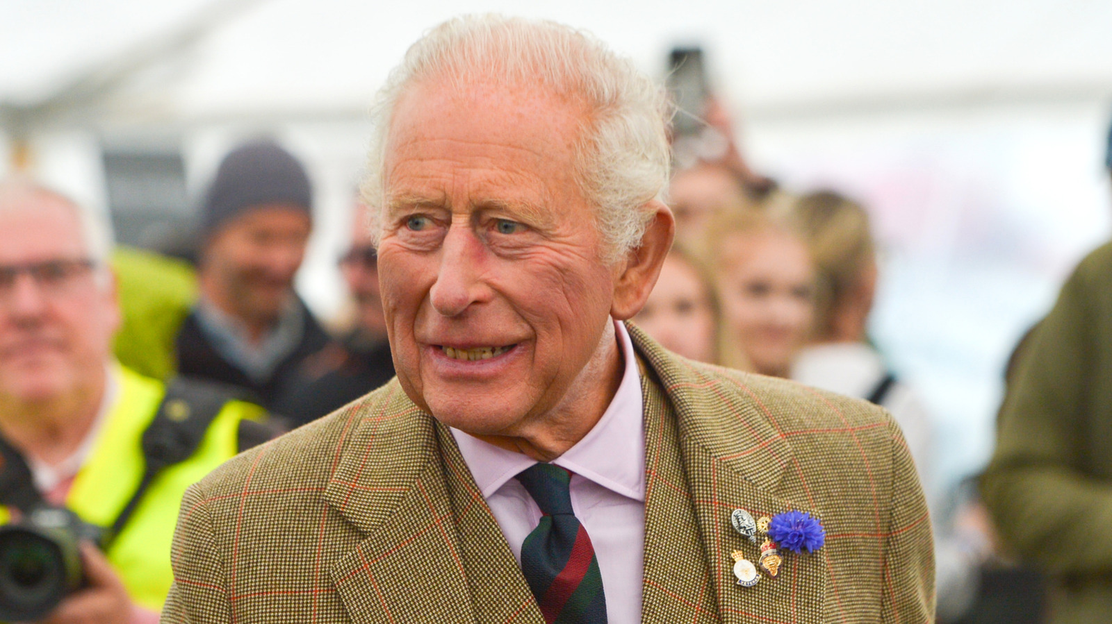<a href="https://www.thelist.com/2231059/king-charles-relationship-with-harry-and-meghan-improving-considerably/" target="_blank">King Charles’ Relationship With Harry & Meghan Is Reportedly ‘Improving Considerably’ After UK Visit</a>