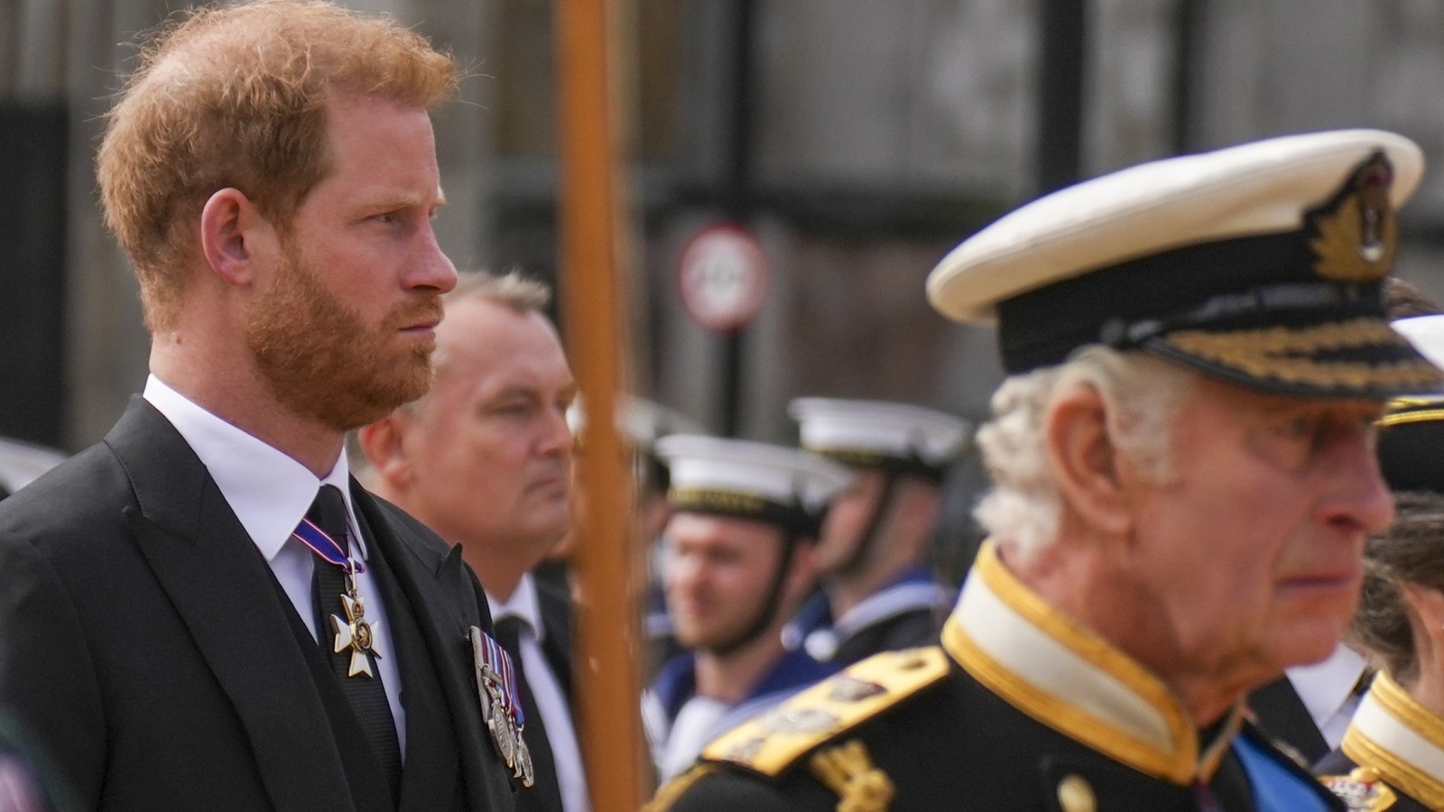 チャールズ国王、ハリー王子の確執を終わらせるためにワン・キー・ロイヤルの助けを必要としていると伝えられる