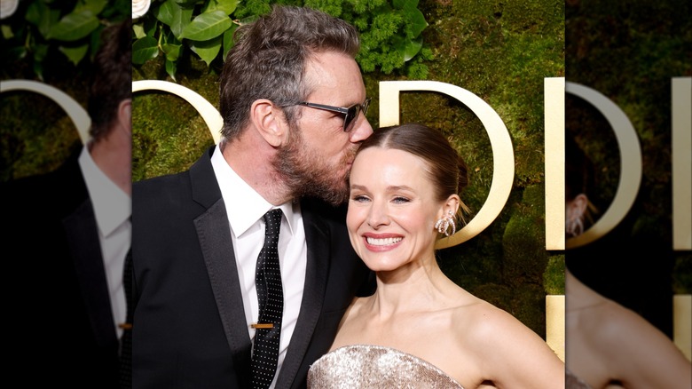 Dax Shepard kissing Kristen Bell on the head