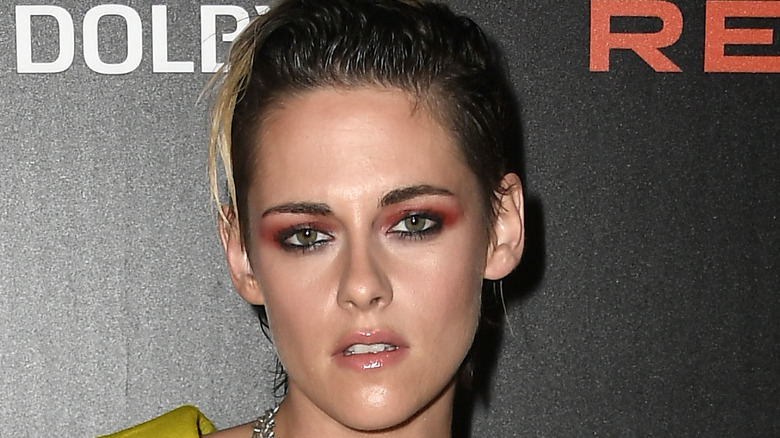 Kristen Stewart poses on the red carpet