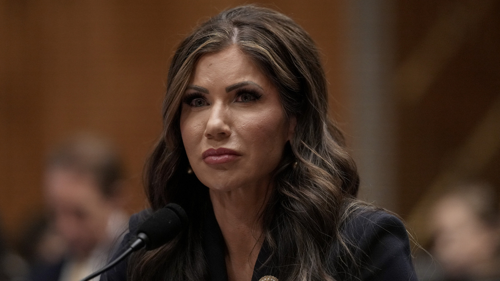 <a href="https://www.thelist.com/1808942/kristi-noem-unrecognizable-old-pics-without-maga-makeup/" target="_blank">Kristi Noem Is Unrecognizable In Old Photos (& Looks Better Without The MAGA Makeup)</a>