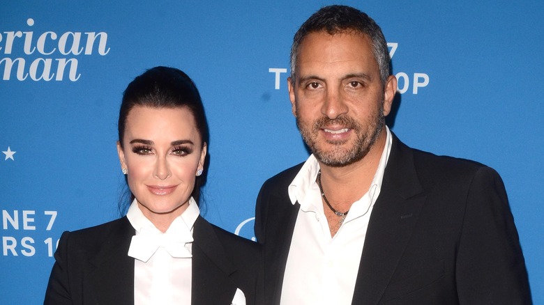 Kyle Richards and Mauricio Umansky posing at event 