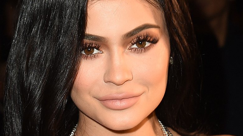 Kylie Jenner poses on the red carpet