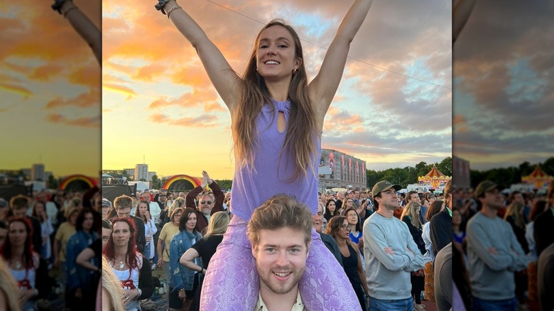 Lady Marina Windsor and her cousin at a concert
