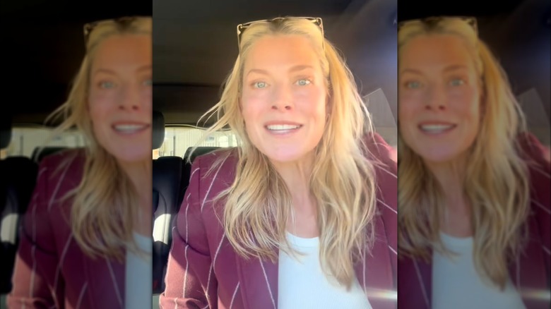 Ali Larter talking while in the car