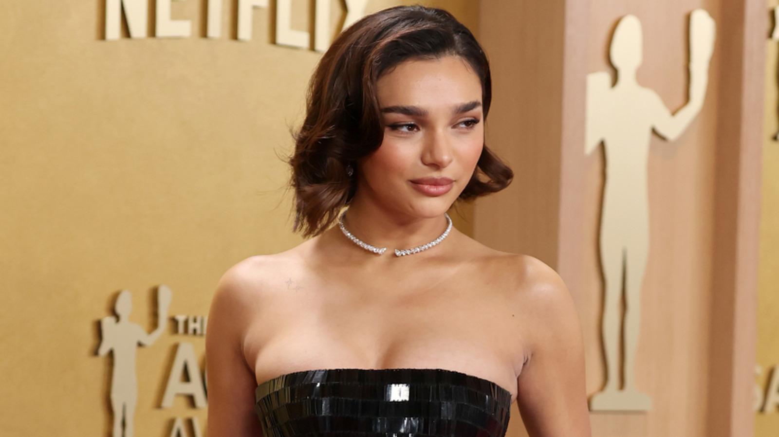 <a href="https://www.thelist.com/2130987/landman-star-paulina-chavez-transformation/" target="_blank">Landman Star Paulina Chávez Has Totally Transformed</a>